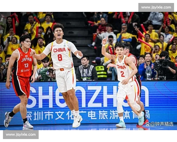 中国男篮迎战美国队,实力差距与年轻球员成长引发热议